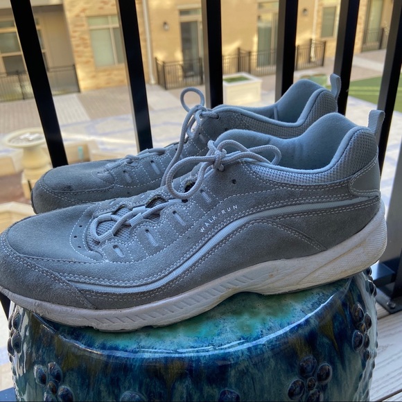 easy spirit walk run sneakers